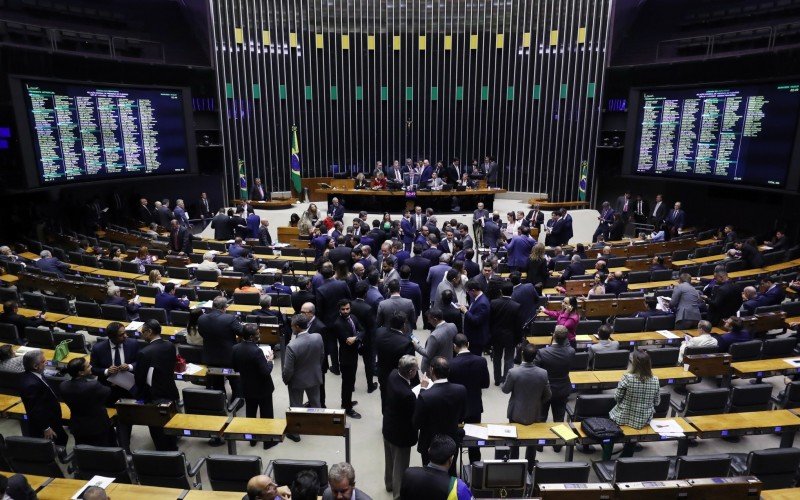 Motta colocou como inegociáveis fim da escala 6x1 sem redução salarial, diz relator | abc+