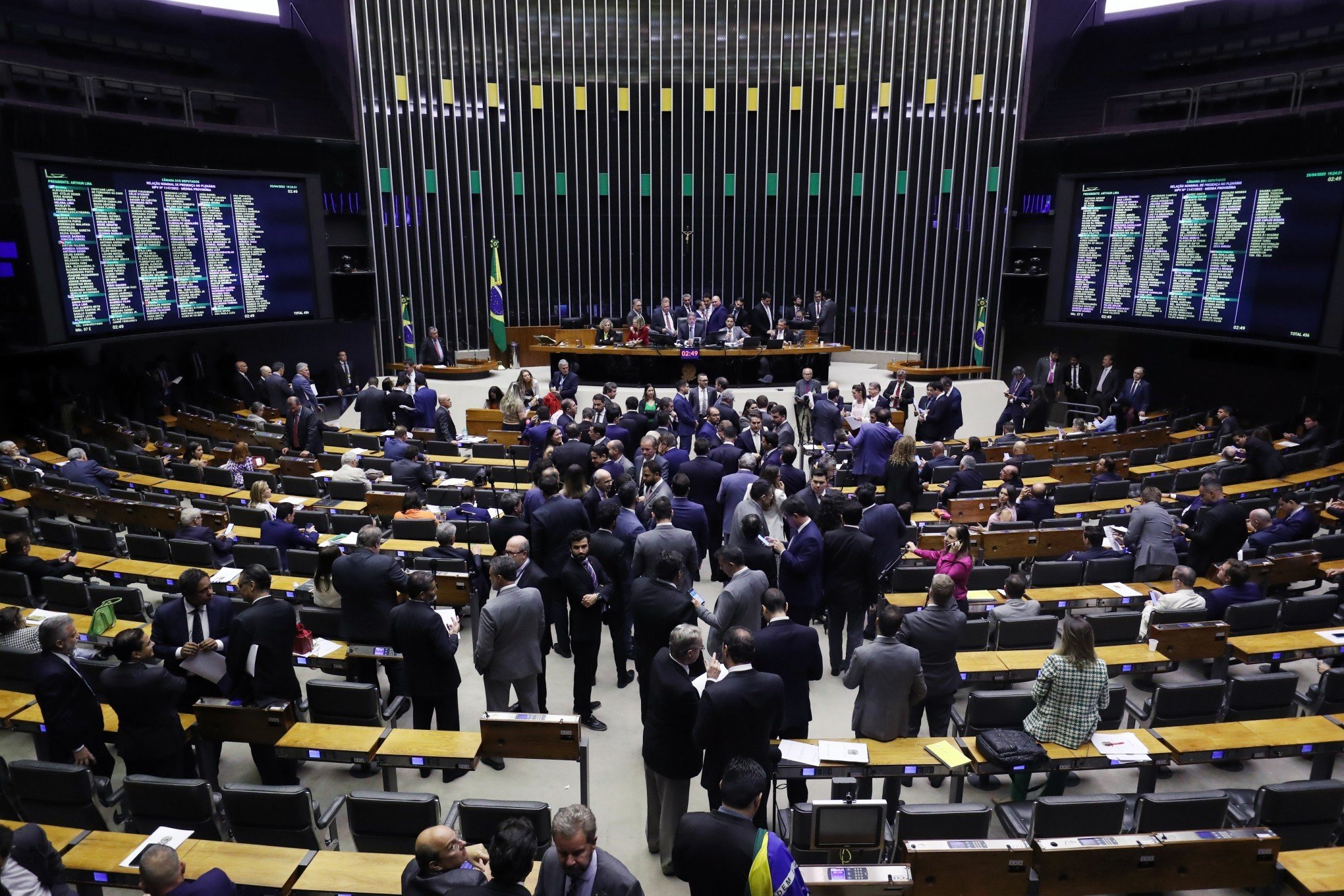 Motta colocou como inegociáveis fim da escala 6x1 sem redução salarial, diz relator