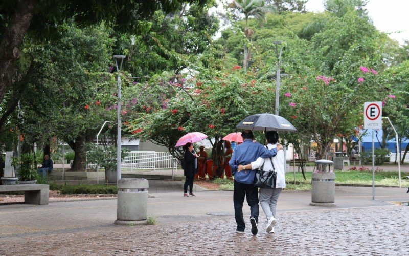 Chuva fraca e temperaturas mais baixas marcam a semana 