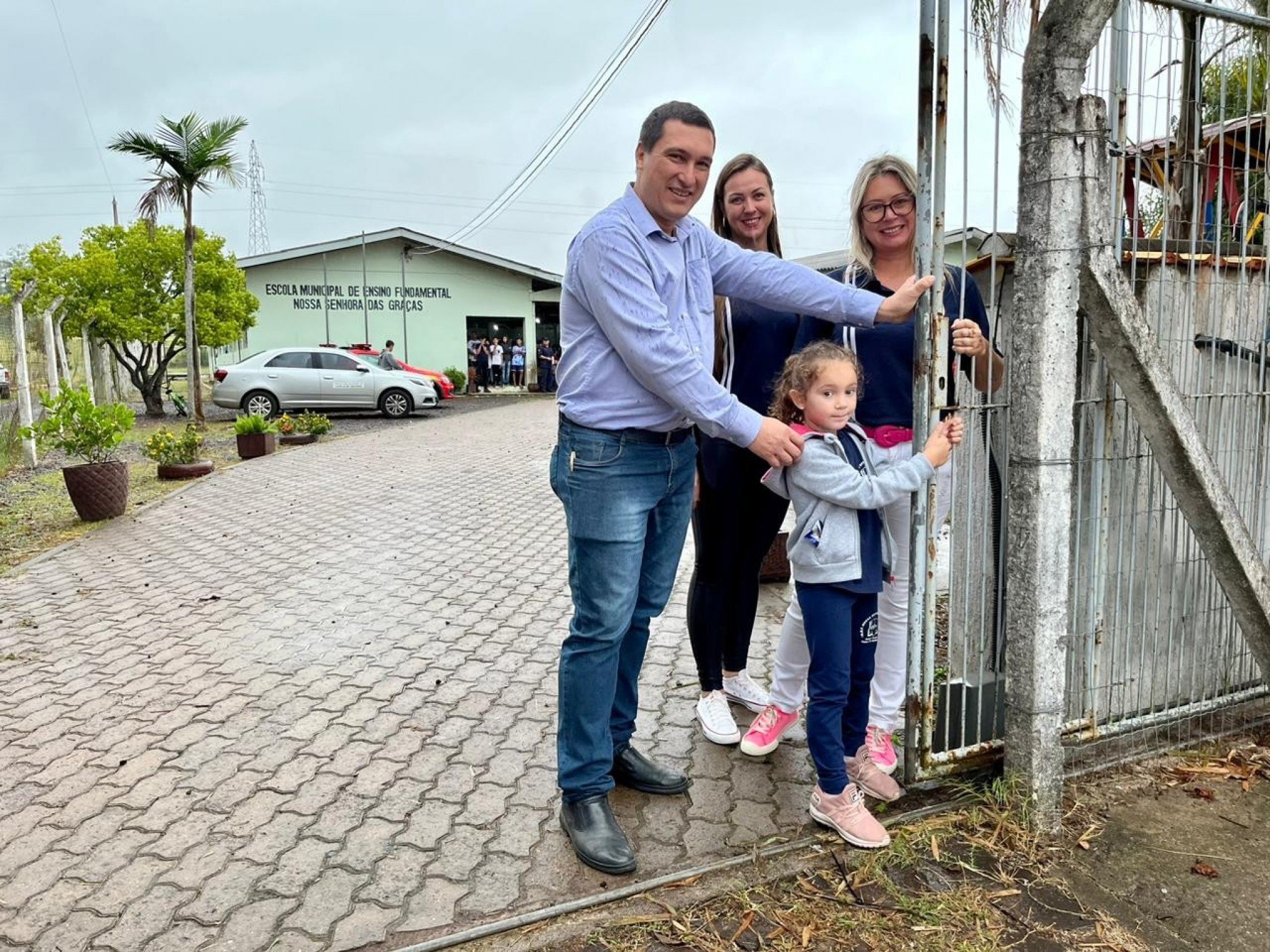 Ato solene marca reabertura de escola incendiada em Capela de Santana