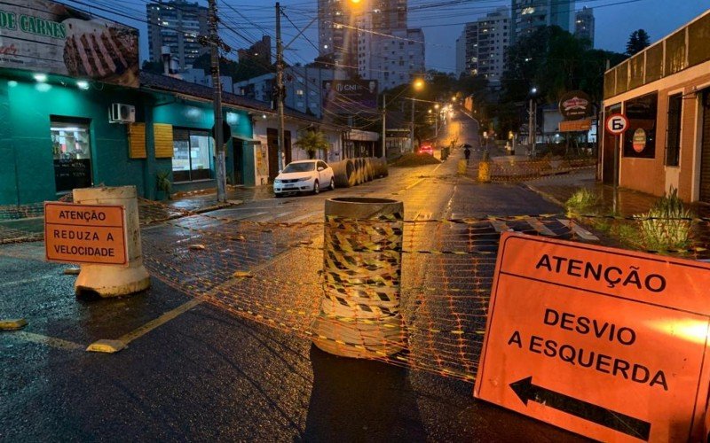 BLOQUEIO POR 10 DIAS: Rua que liga Jardim Mauá ao Centro é fechada; entenda