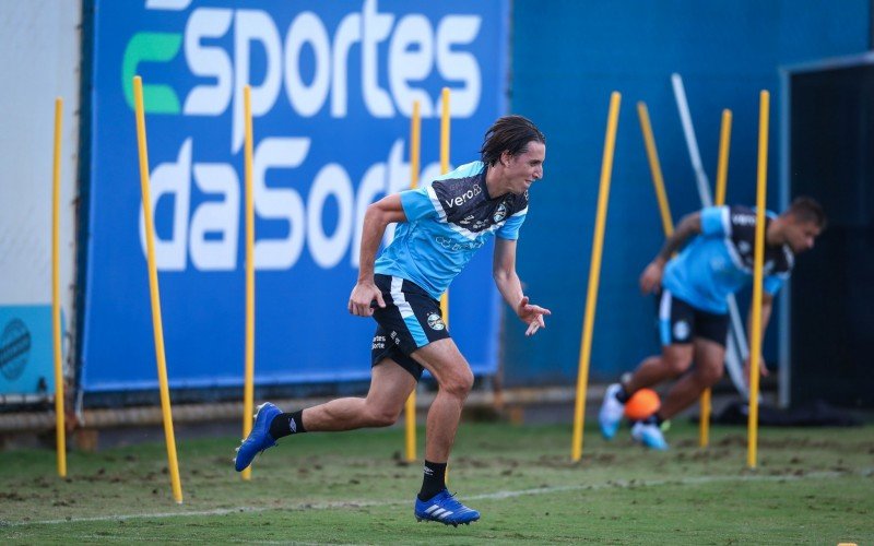 Geromel tenta se recuperar de cirurgia no menisco desde janeiro