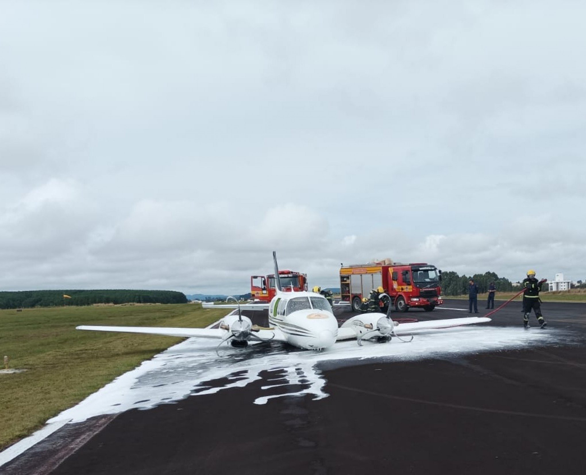 Avião dos Bombeiros tem princípio de incêndio durante pouso forçado em Santa Catarina