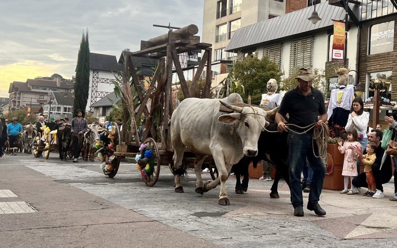 Desfile de Carretas Ã© uma das atraÃ§Ãµes da Festa da ColÃ´nia de Gramado