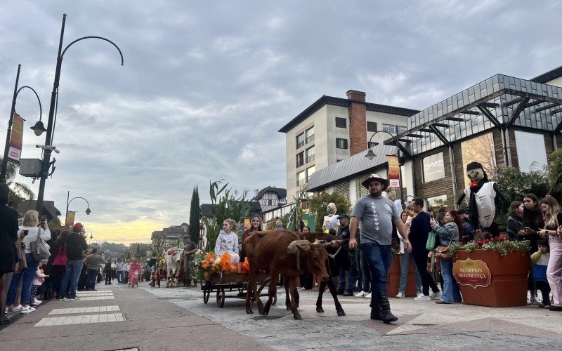 Desfile de Carretas Ã© uma das atraÃ§Ãµes da Festa da ColÃ´nia de Gramado