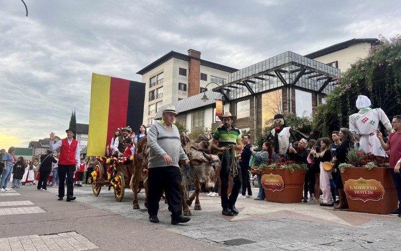 Desfile de Carretas Ã© uma das atraÃ§Ãµes da Festa da ColÃ´nia de Gramado