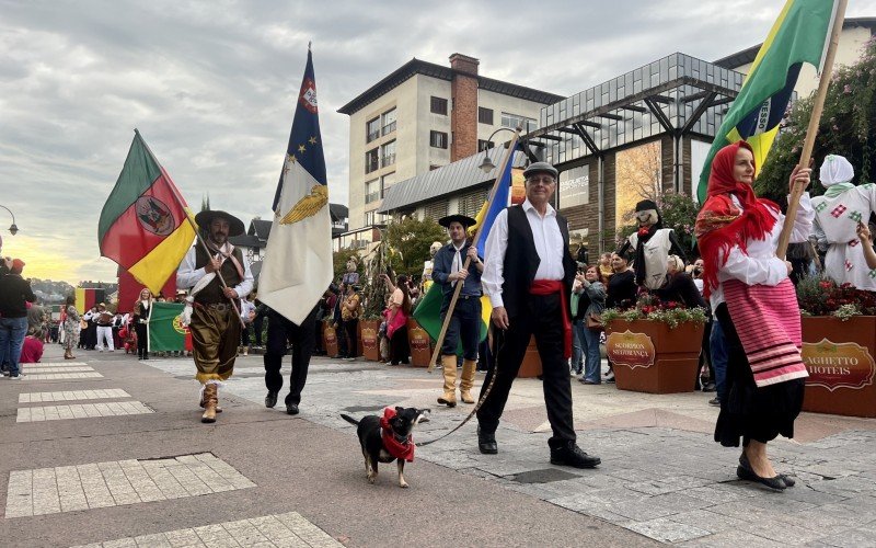 Desfile de Carretas Ã© uma das atraÃ§Ãµes da Festa da ColÃ´nia de Gramado