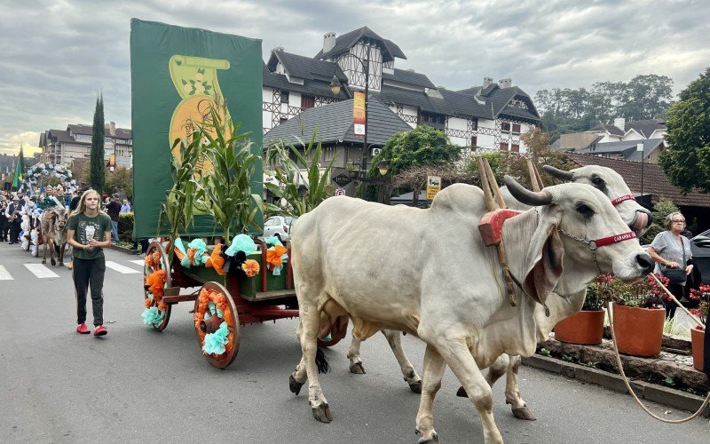 Desfile de Carretas Ã© uma das atraÃ§Ãµes no sÃ¡bado
