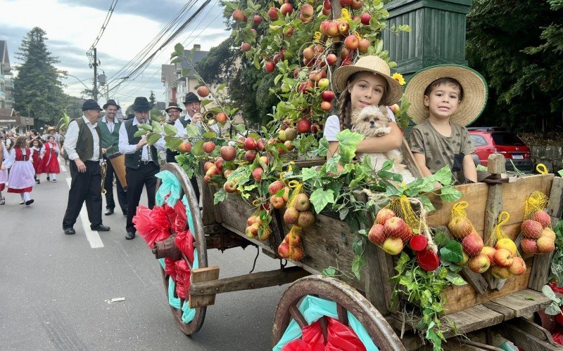 Desfile de Carretas Ã© uma das atraÃ§Ãµes da Festa da ColÃ´nia de Gramado