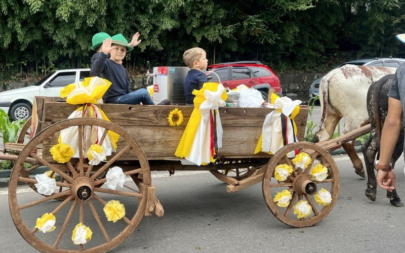 Desfile de Carretas Ã© uma das atraÃ§Ãµes da Festa da ColÃ´nia de Gramado