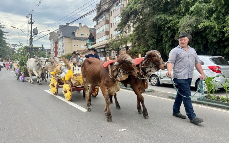 Desfile de Carretas Ã© uma das atraÃ§Ãµes da Festa da ColÃ´nia de Gramado