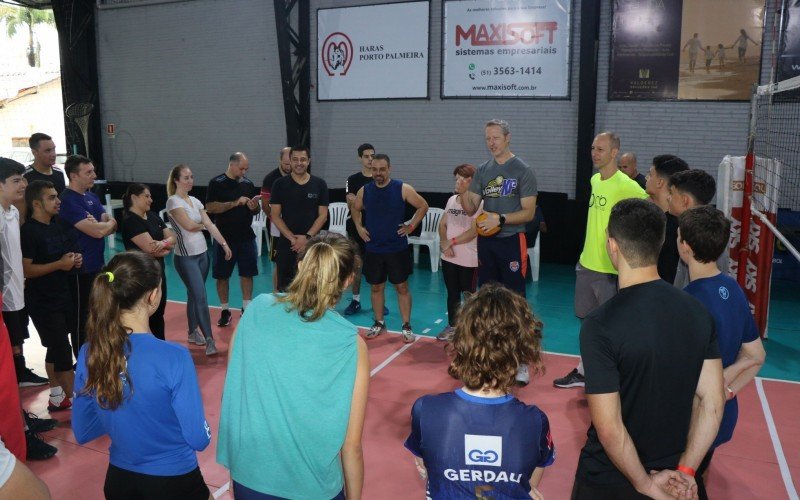 Dante e Gustavo Endres ministram oficina de vÃ´lei em Novo Hamburgo