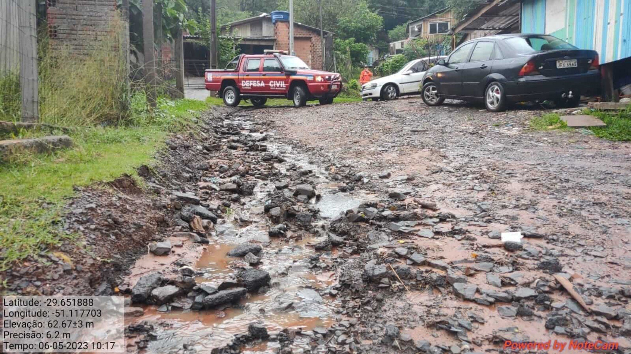 Áreas Com Risco De Deslizamento De Terra Por Causa Da Chuva São Avaliadas Pela Defesa Civil 