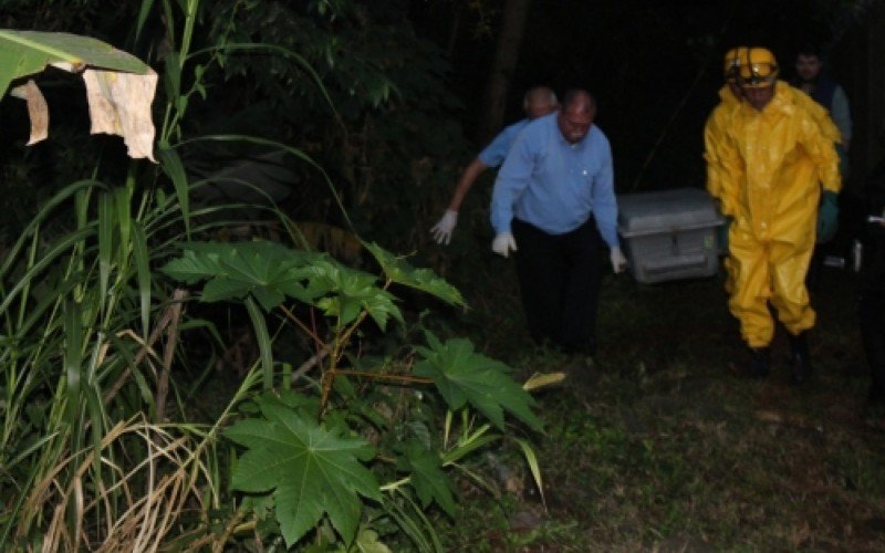 Corpo enrolado em cobertor e cabeça dentro de sacola plástica foram encontrados em arroio próximo ao local do crime | Jornal NH