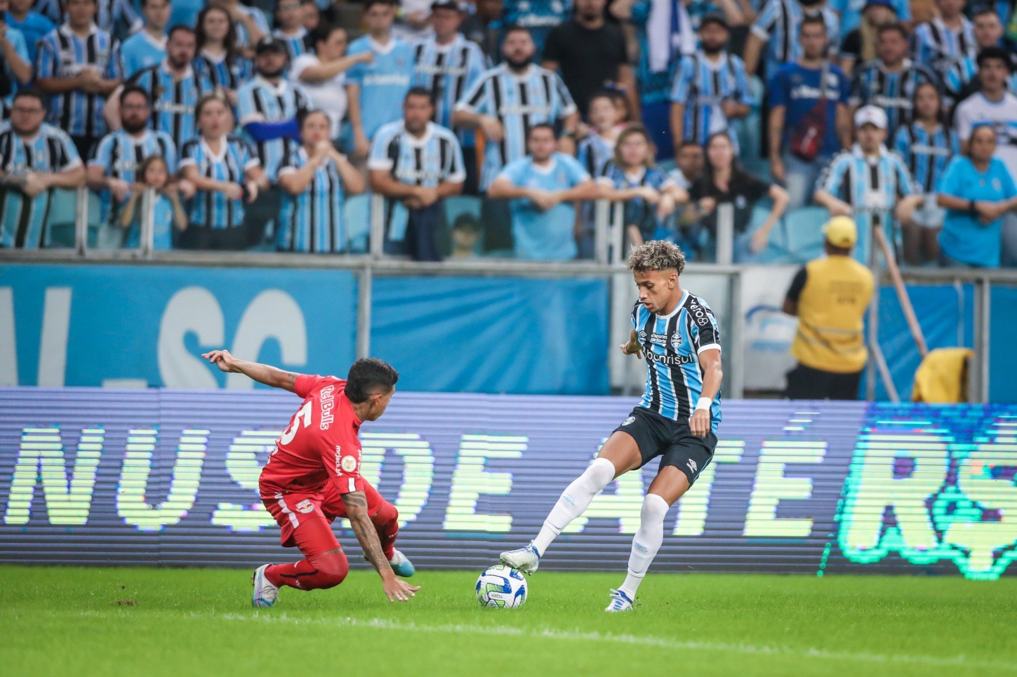 Grêmio cede empate no fim para o RB Bragantino e perde chance de entrar no G-6