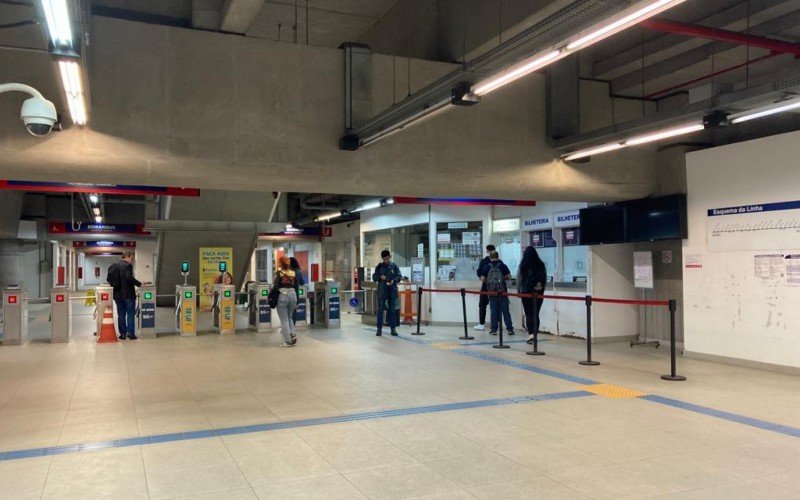 EstaÃ§Ã£o Trensurb Novo Hamburgo com portas abertas 