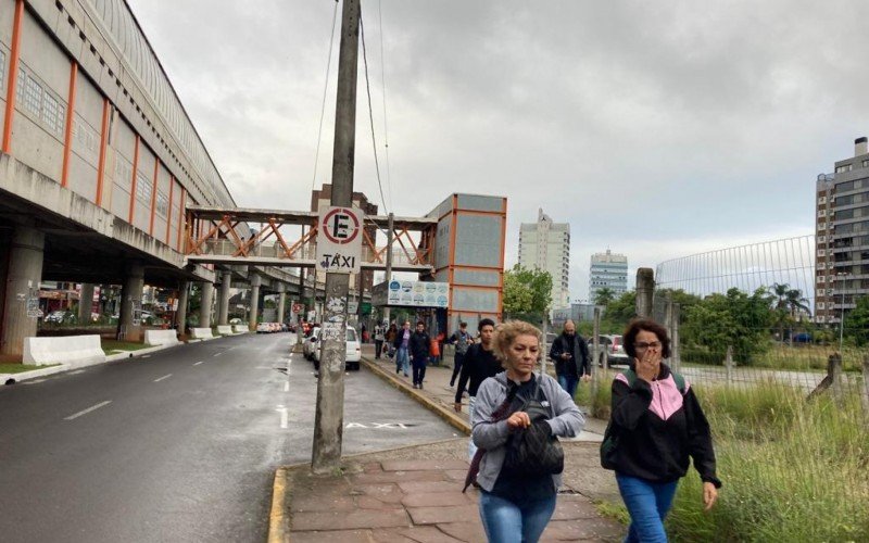 EstaÃ§Ã£o Trensurb Novo Hamburgo com portas abertas 