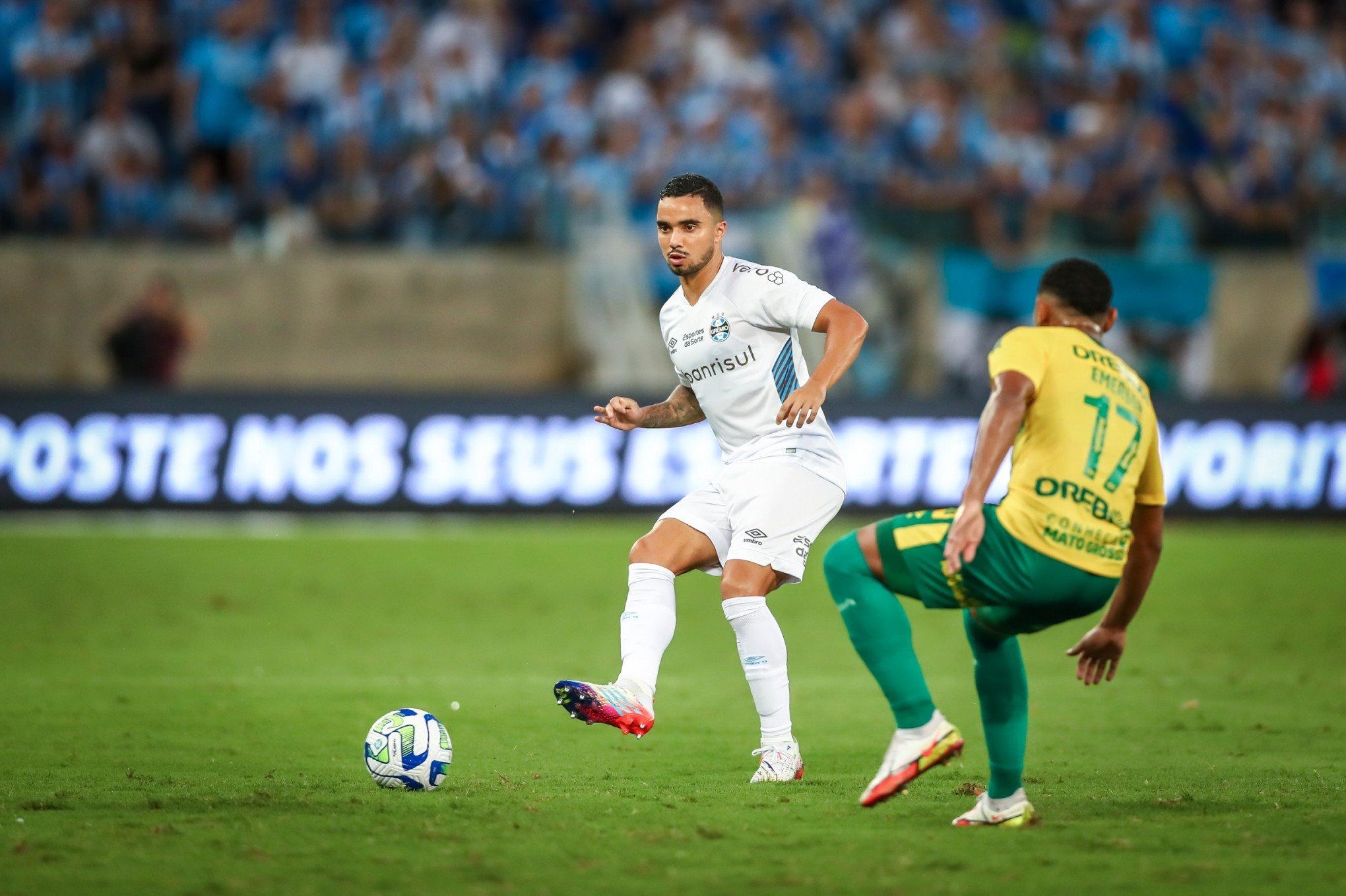 Departamento médico do Grêmio confirma lesão de jogador titular da equipe