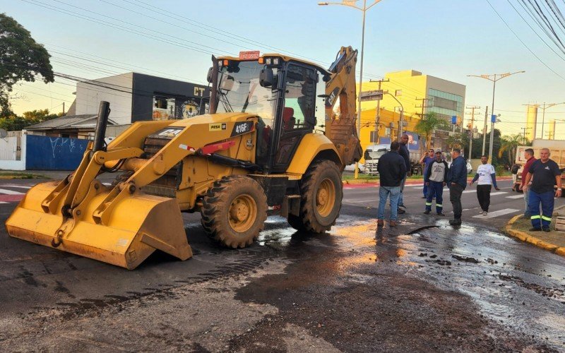 Rompimento aconteceu na esquina da Avenida Imperatriz com Rua Bolívia