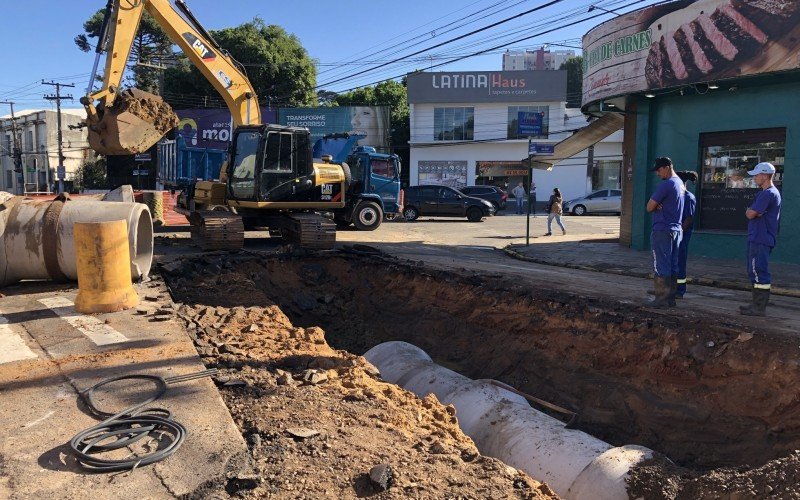 Entenda a obra que bloqueia trecho da Rua Marcílio Dias, em Novo Hamburgo