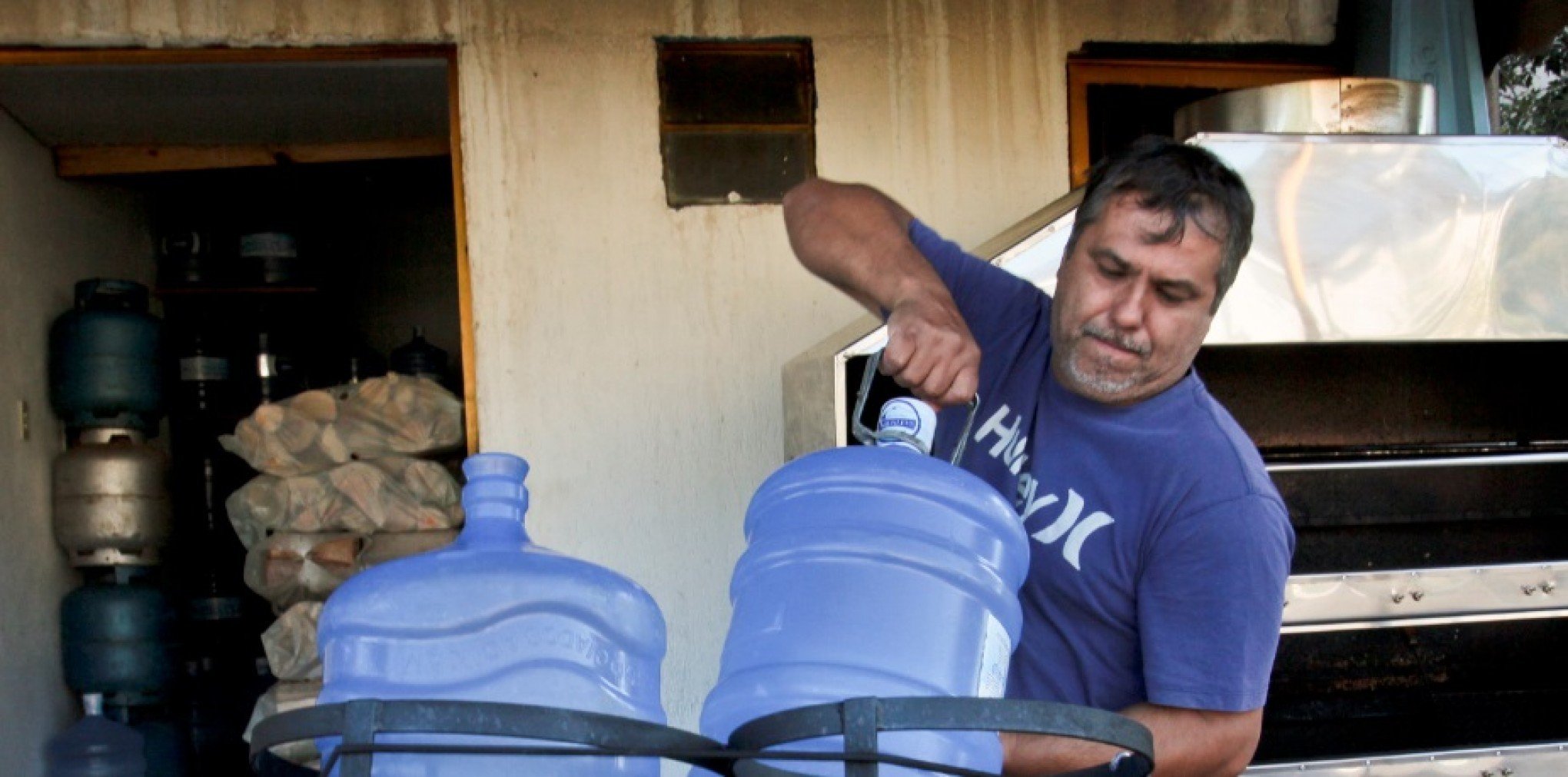 GOSTO RUIM: Procura por água mineral aumenta após problemas na qualidade do abastecimento em Canoas