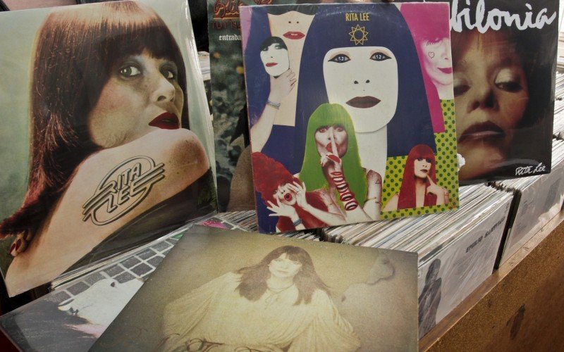 Discos da artista seguem em alta