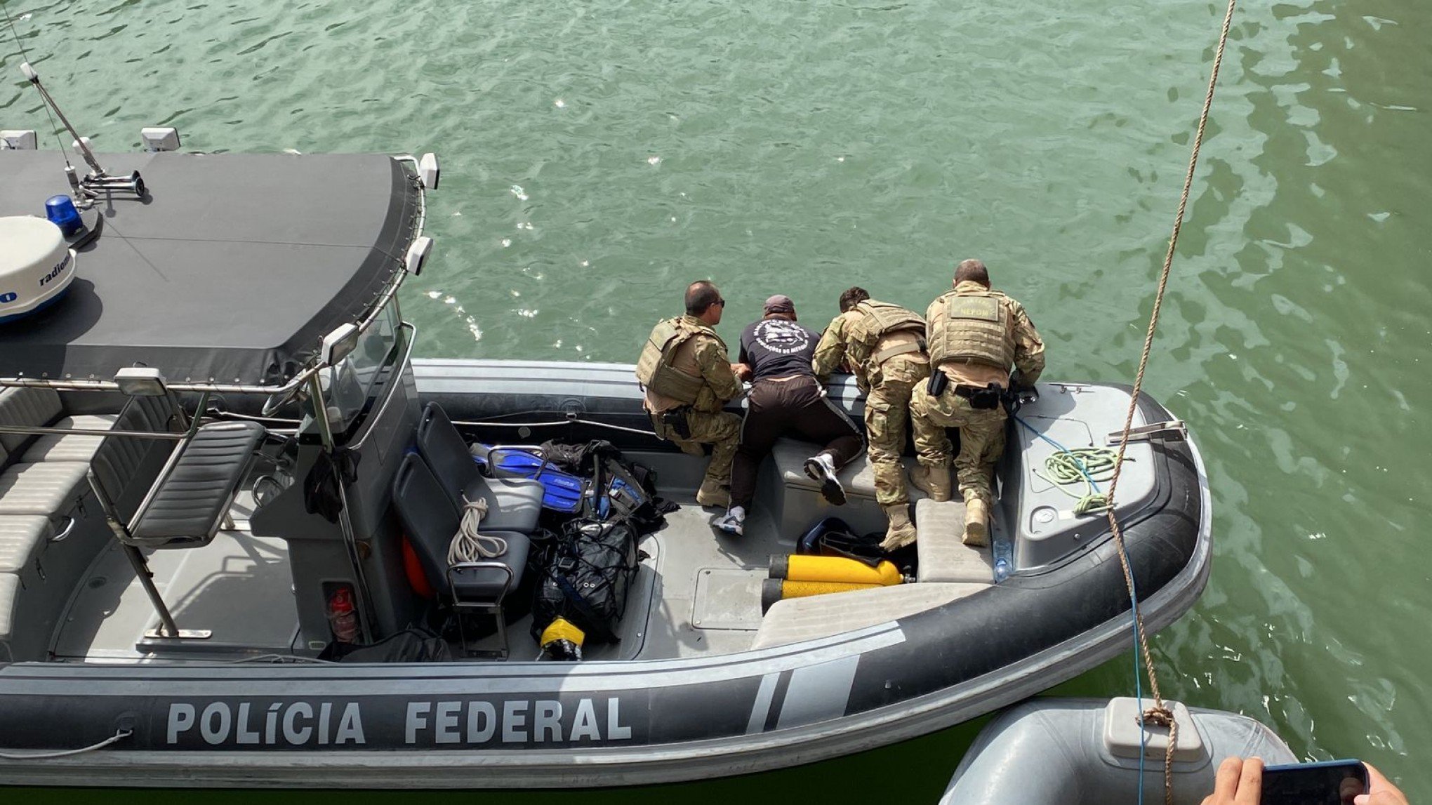 TRÁFICO INTERNACIONAL: Mergulhador que acessava casco de navio para esconder drogas é descoberto pela PF