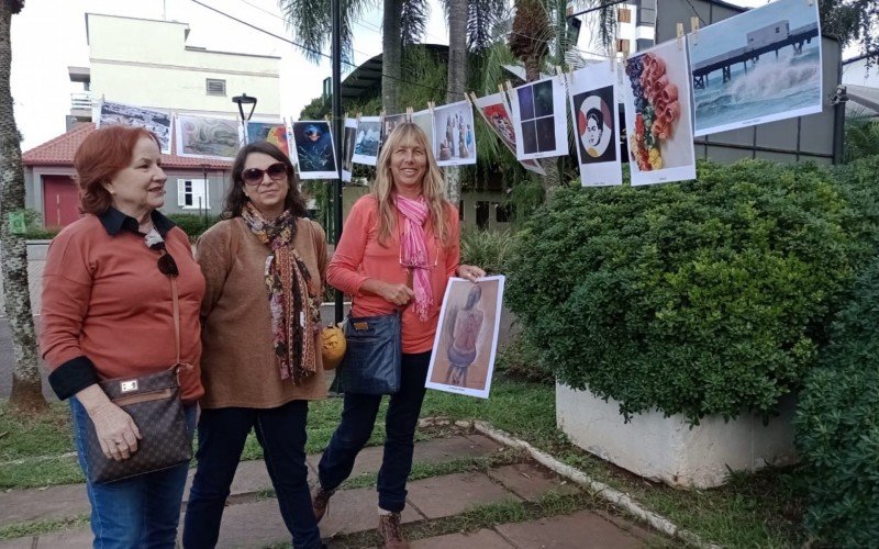 Ana Hauschild, Luana Kodja e Bala Blauth no  Mesa de Arte na PraÃ§a