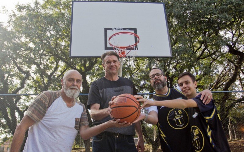 Arame, Robertão, Cirano e Ettore. Diferentes gerações do basquete canoense 