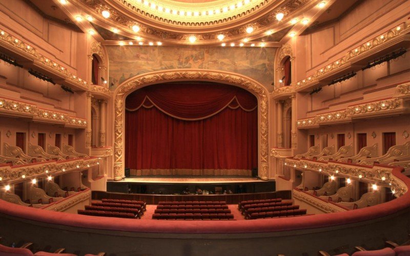 O que faz artistas acreditarem que Theatro Municipal do Rio de Janeiro é assombrado