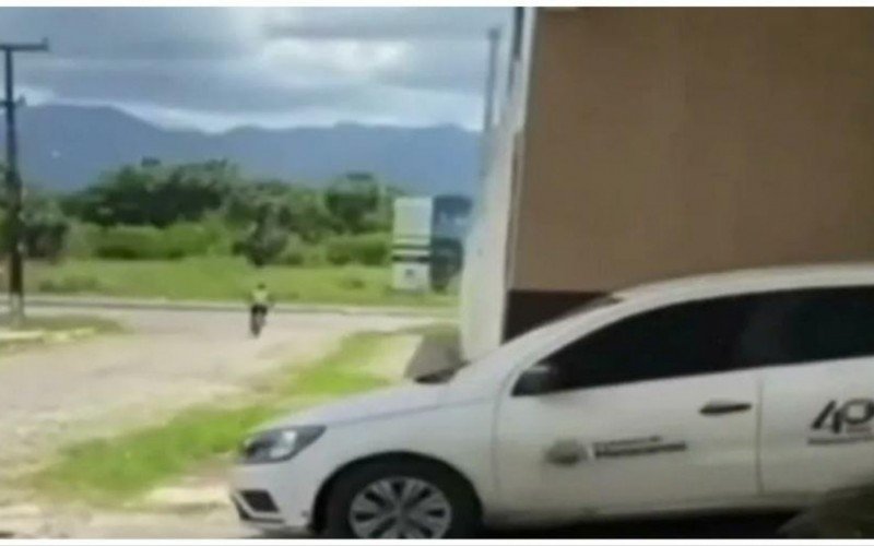 Servidor é flagrado saindo de motel no Ceará com carro da prefeitura