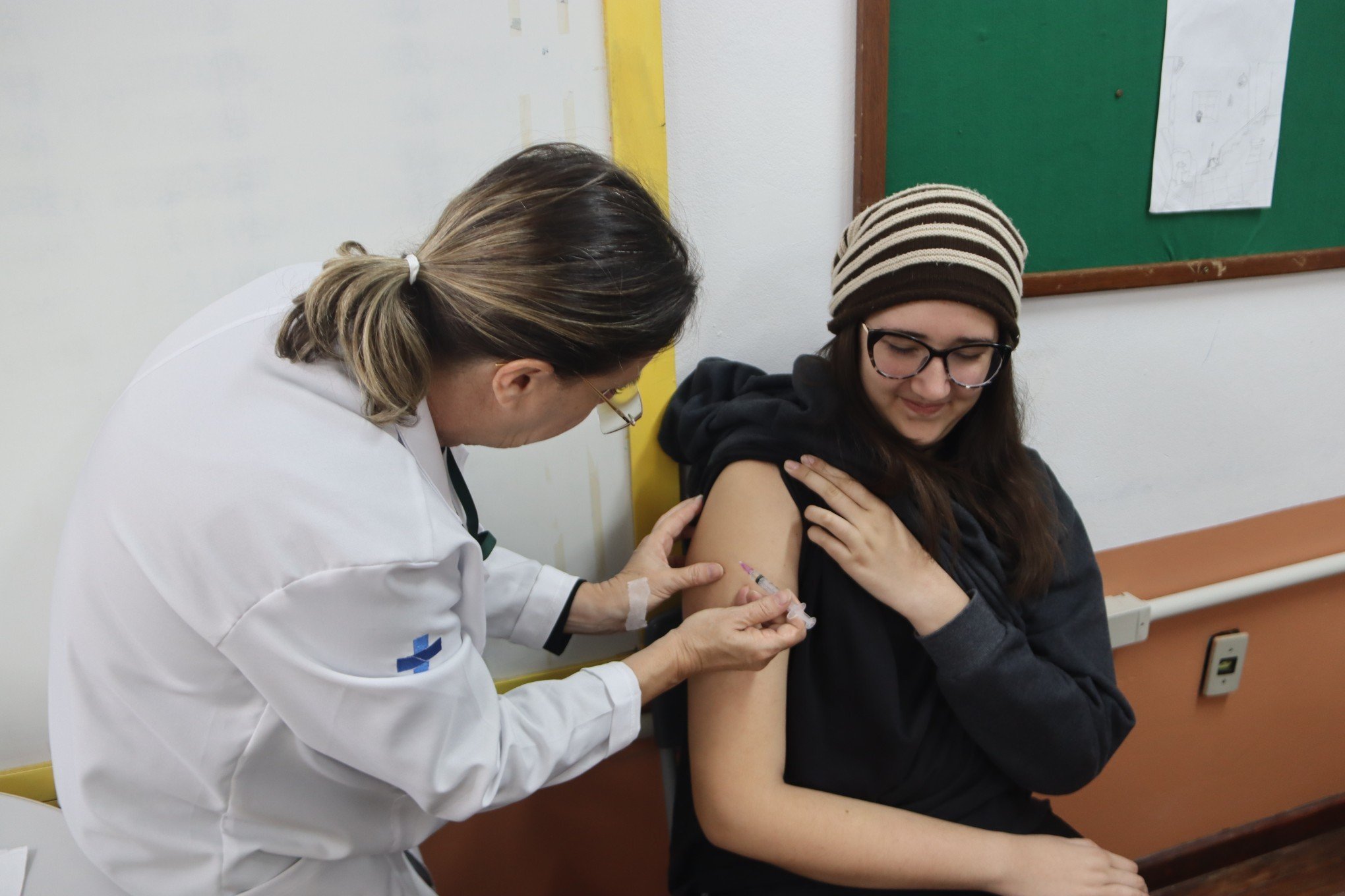 São Leopoldo começa a vacinar alunos em escolas