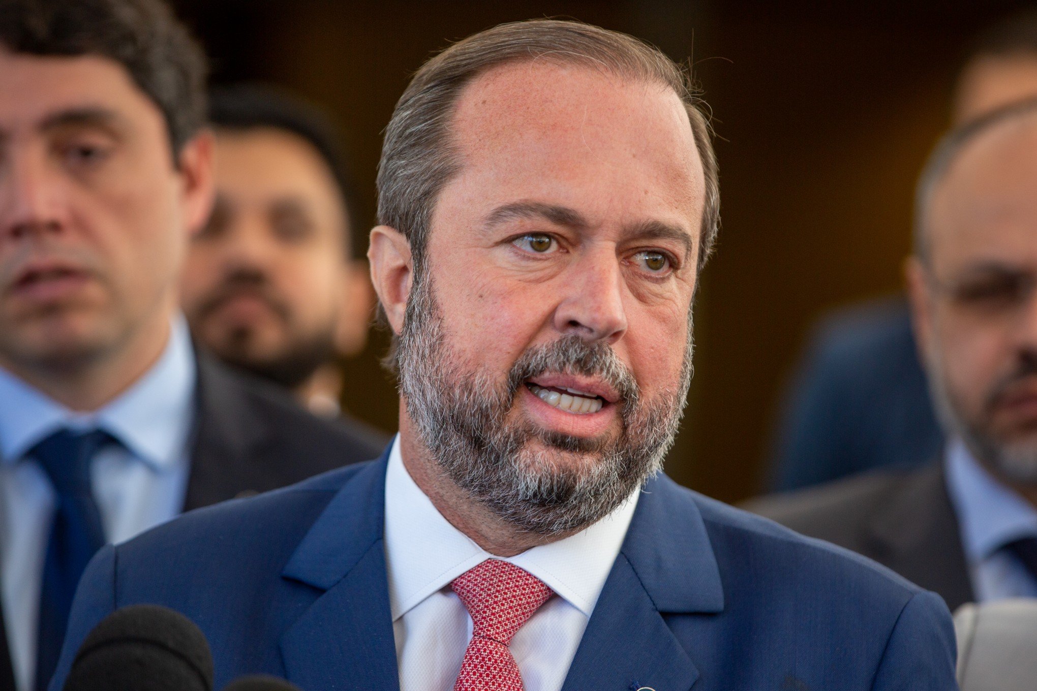 Ministro diz não haverá "um segundo de trégua" contra "abusividade" em preços de combustíveis