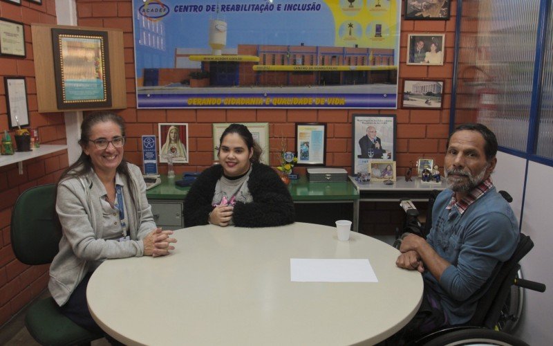 Lucia, Paola e Antonio prestam serviços para a Acadef