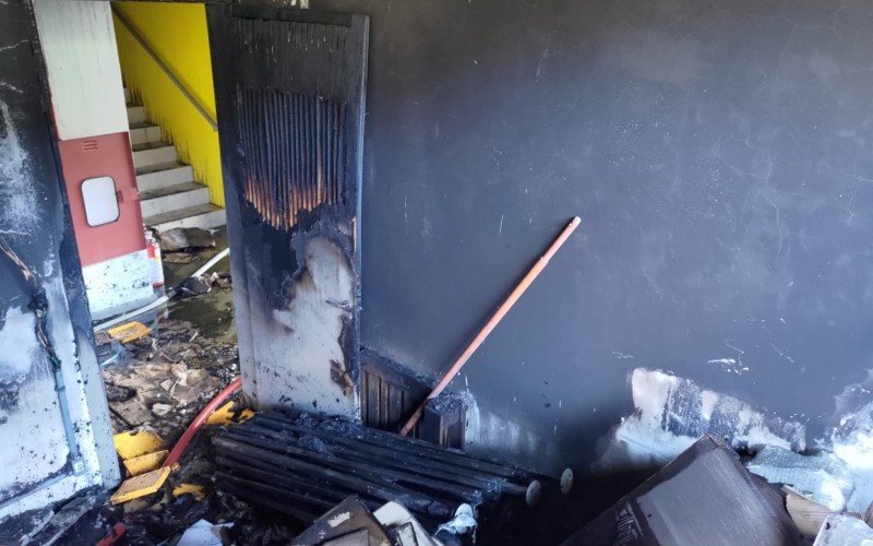 Danos causados por chamas no Feevale Techpark, em Campo Bom
