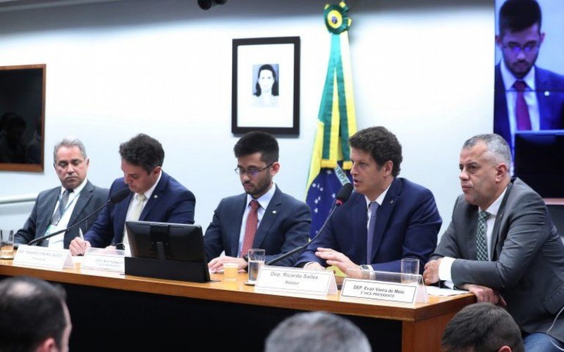 Mesa da CPI que vai investigar o Movimento dos Trabalhadores Sem Terra