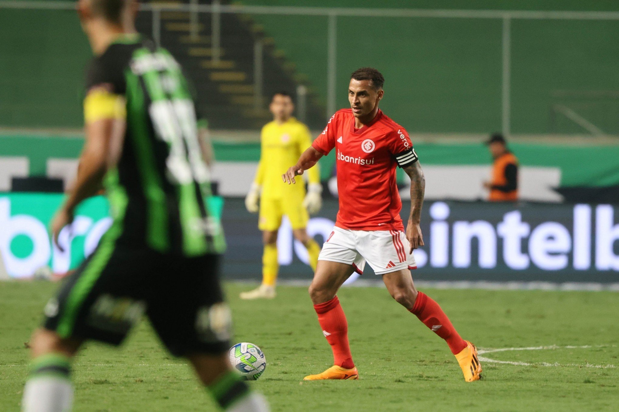 Inter perde para o time reserva do América-MG e se complica na Copa do Brasil