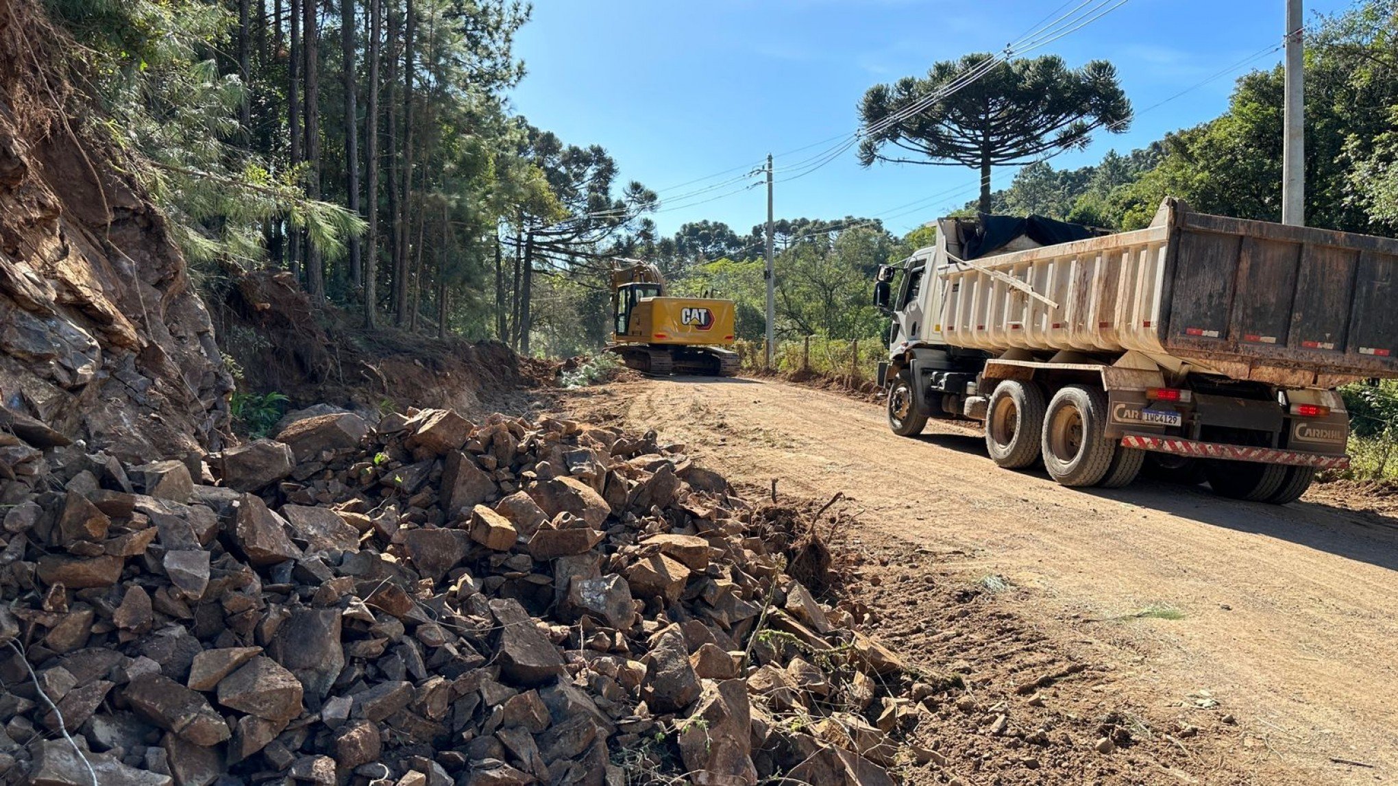 Pavimentação da estrada que liga Linha Araripe até Linha Ávila é iniciada