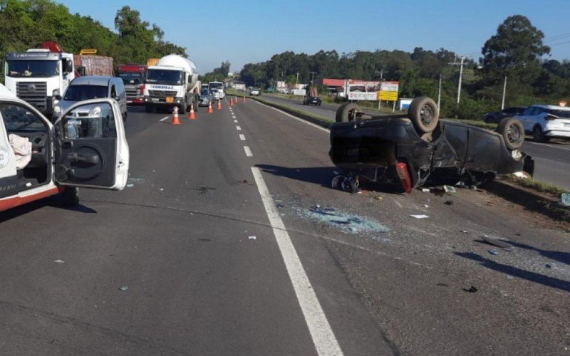 ACIDENTE FATAL: Motorista e passageiro morrem após carro capotar na RS-122