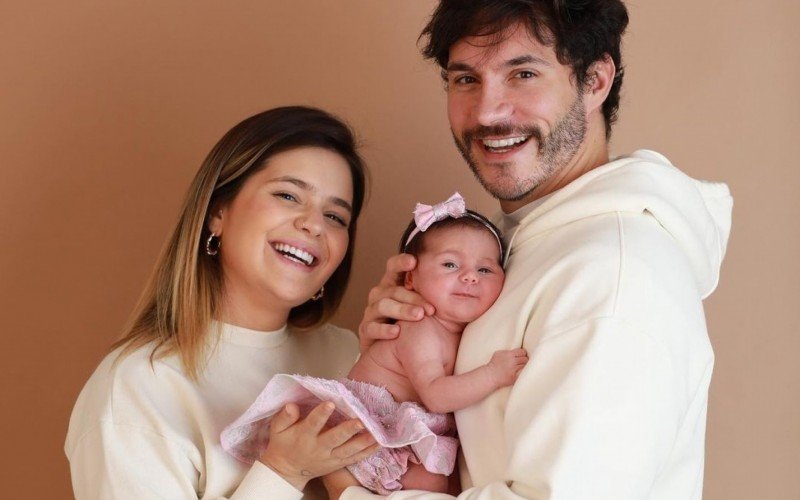 Ex-BBBs Viih Tube e Eliézer faturam R$ 2 milhões no lançamento de loja inspirada na filha