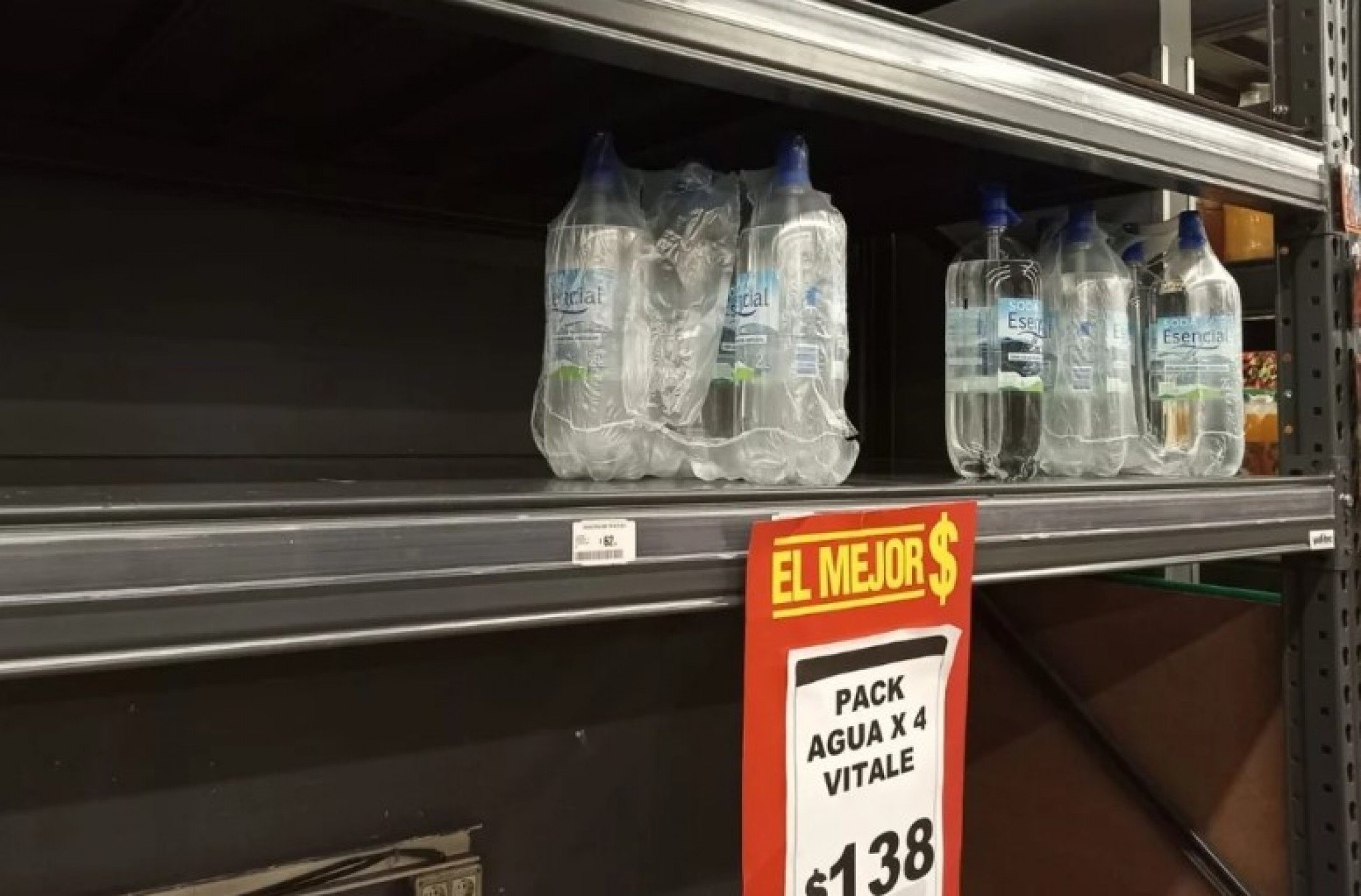 Sob forte estiagem, região metropolitana de Montevidéu enfrenta até falta de água mineral em supermercados