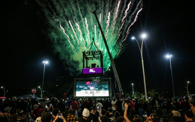 De acordo com a Secretaria de Segurança Pública, mais de 2 mil pessoas estiveram na altura do Skatepark para acompanhar a ação na noite desta sexta-feira