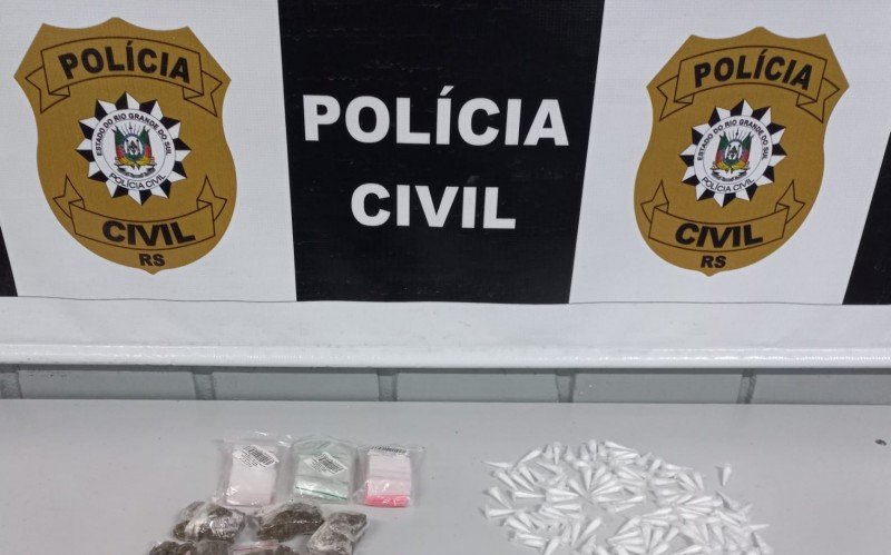 PolÃ­cia apreendeu dinheiro e drogas com o suspeitou 
