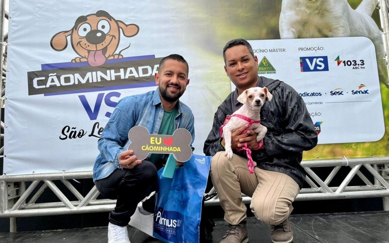 O casal Wesley Souza e Deividi Brage com a Princesa
