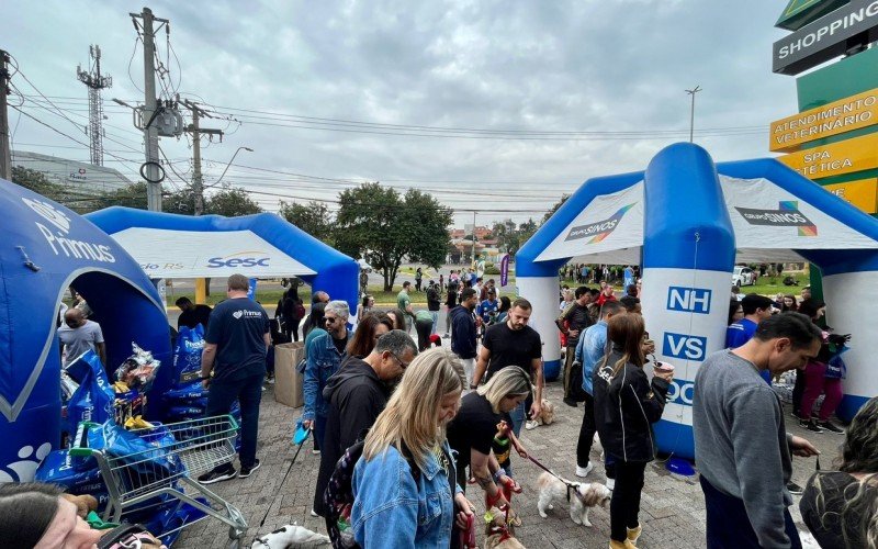 Cãominhada aconteceu na manhã deste domingo (21), em São Leopoldo