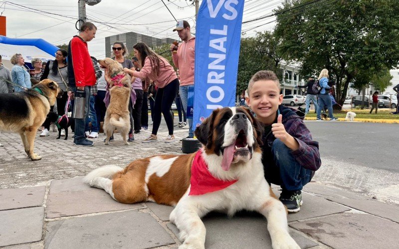 Pietro Martini, 10, acompanhado do São Bernardo Toretto