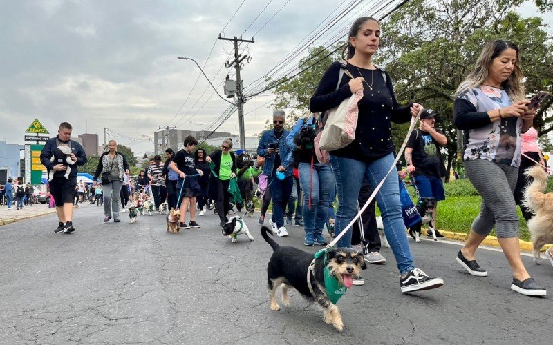 Cãominhada aconteceu na manhã deste domingo (21), em São Leopoldo