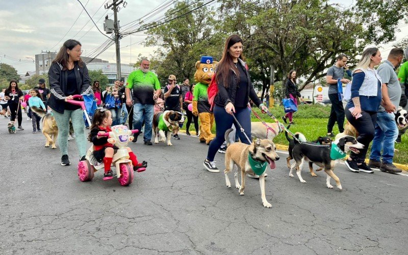 Cãominhada aconteceu na manhã deste domingo (21), em São Leopoldo