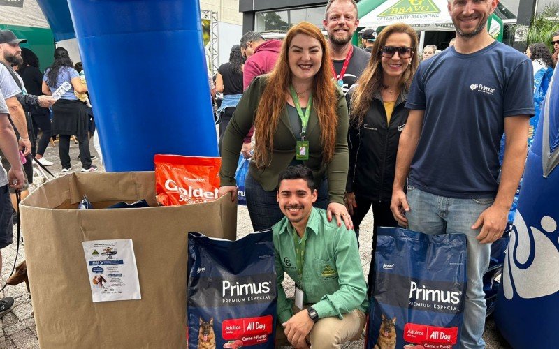 Mais de 300 quilos de ração foram arrecadados no evento