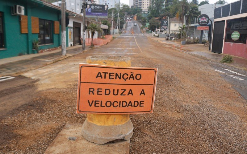 Rua Marcílio Dias está bloqueada no sentido Centro-bairro